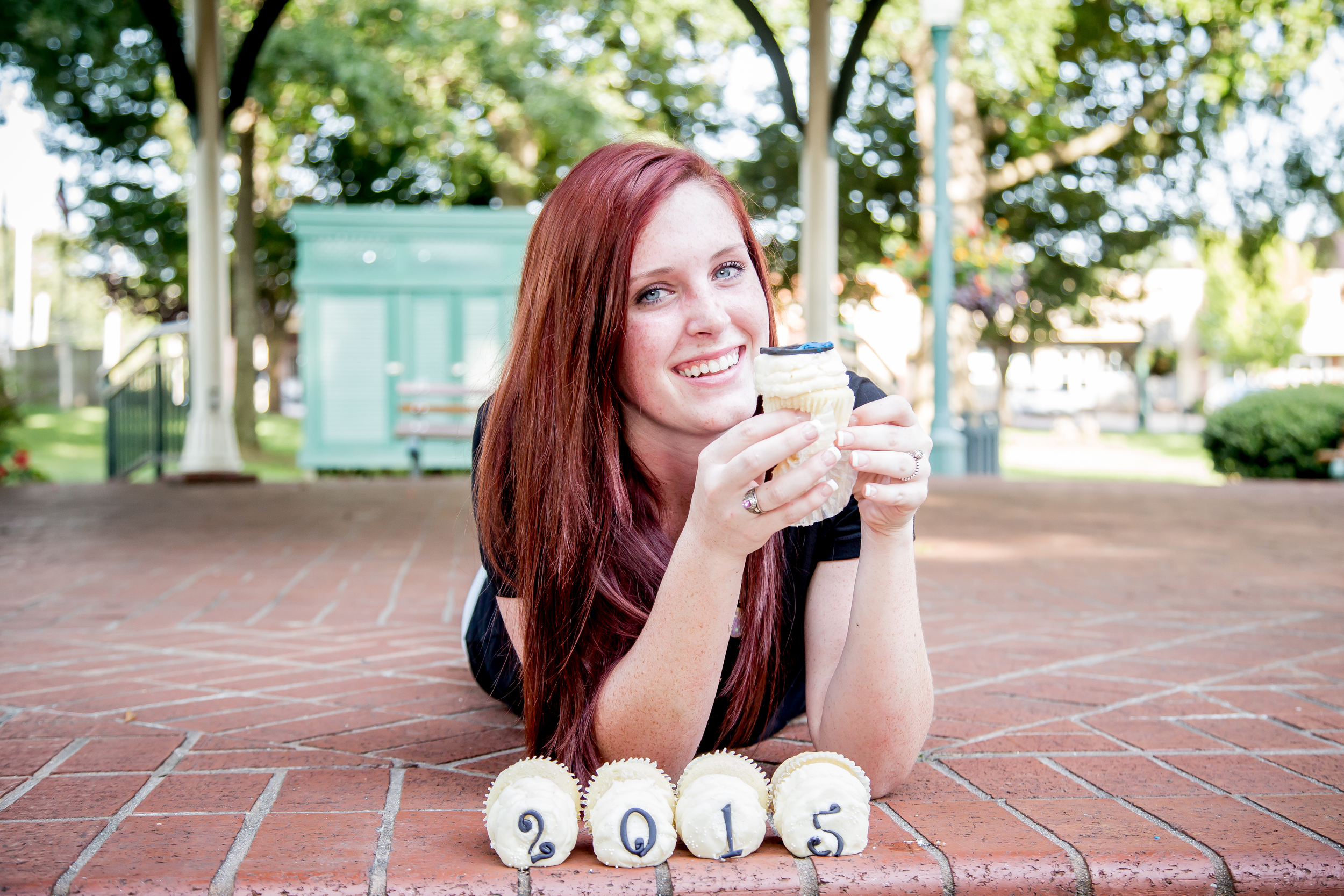 cupcake senior session