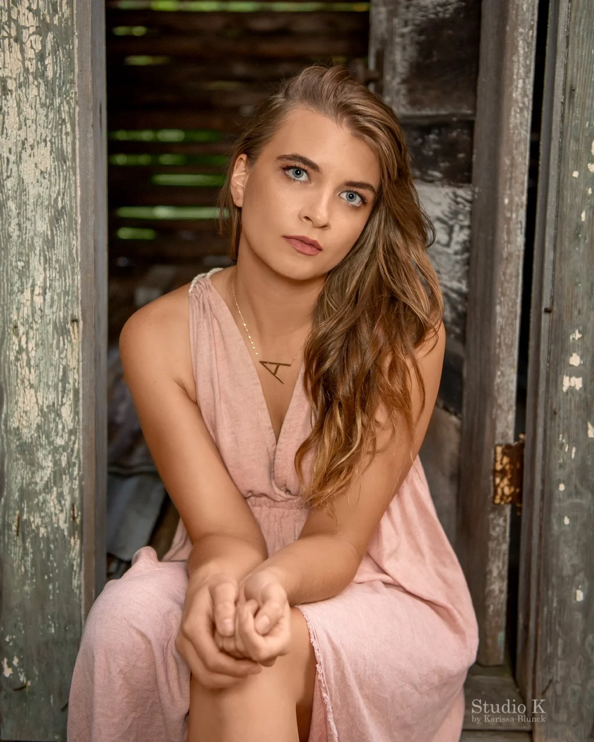 "I am sorry if I am going through something right now." - Alexis Rose, Schitt's Creek

Amber and I are both big Schitt's Creek fans and when she asked if I would be down to do a session with her inspired by the show, I was so excited! 🤩 

