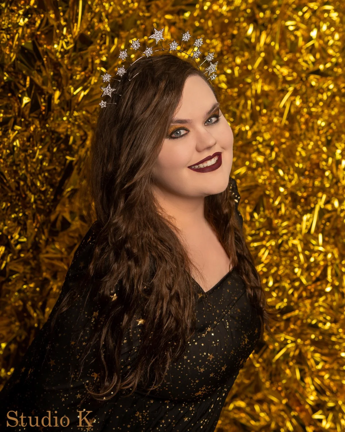 Today's my 29th Birthday! 🥳👑💛Thanks to my mom for giving birth to me and always taking great birthday photos of me 💛
@studiokportraits 

#olympiaphotographer #birthday #birthdayphotoshoot