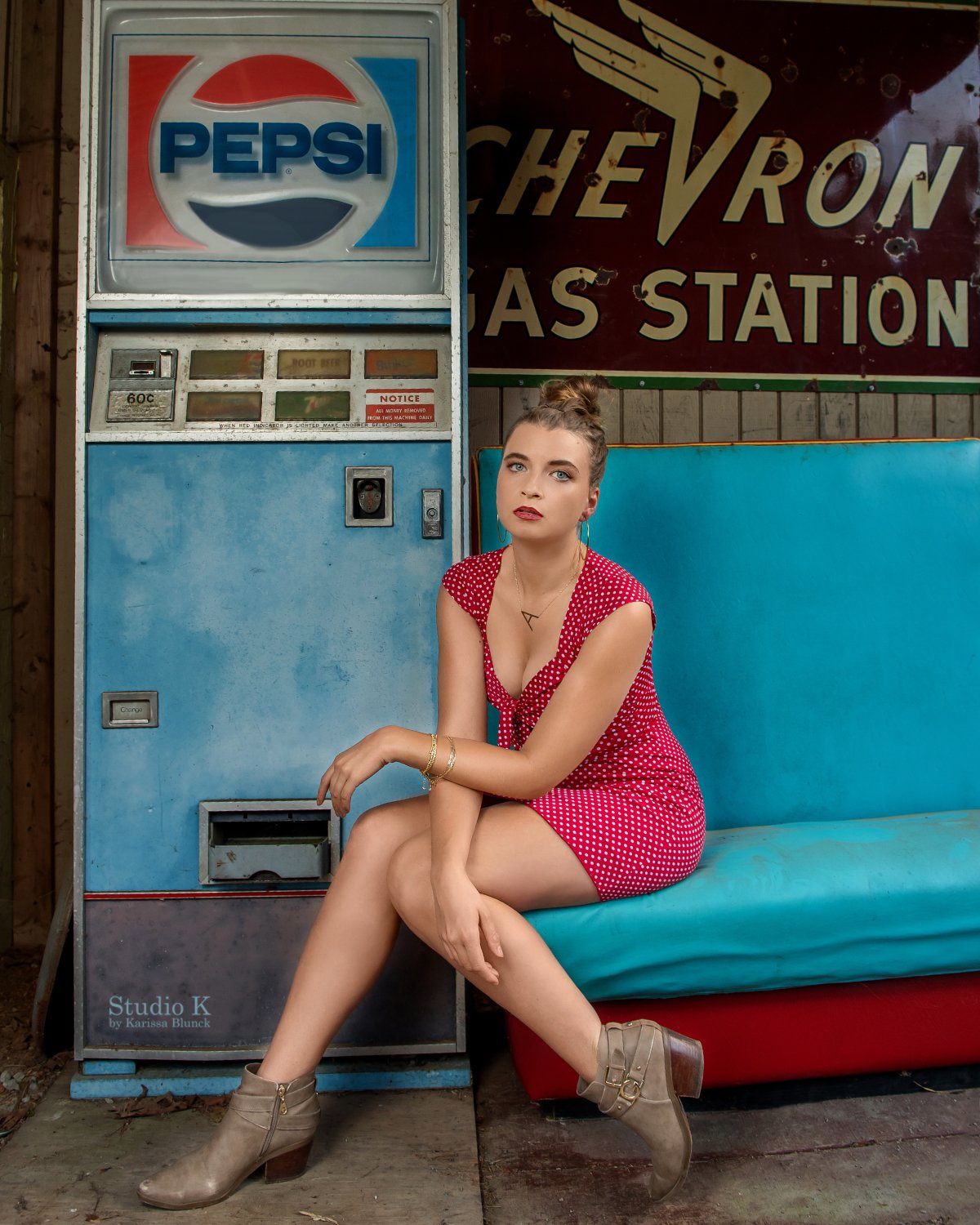 "I'm capable of a lot more than people think. I'm smart. I'm capable. And I know I bring a lot to the table." - Alexis Rose

Part 5 of our Schitt's Creek photoshoot with Amber! ❤️ Creating themed portraits is such a joy, and this shoot insp