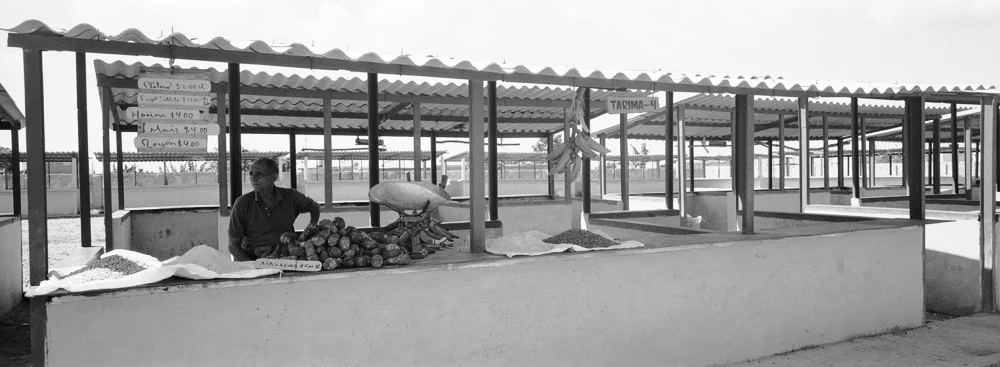 179EmptyStalls_304911_1_5_R.jpg