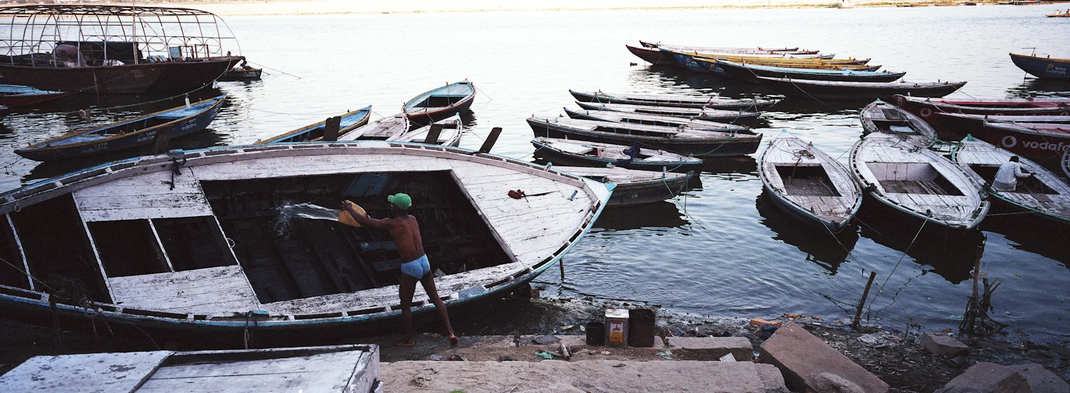 10_BoatWashing_317748VNS4_27_R.jpg