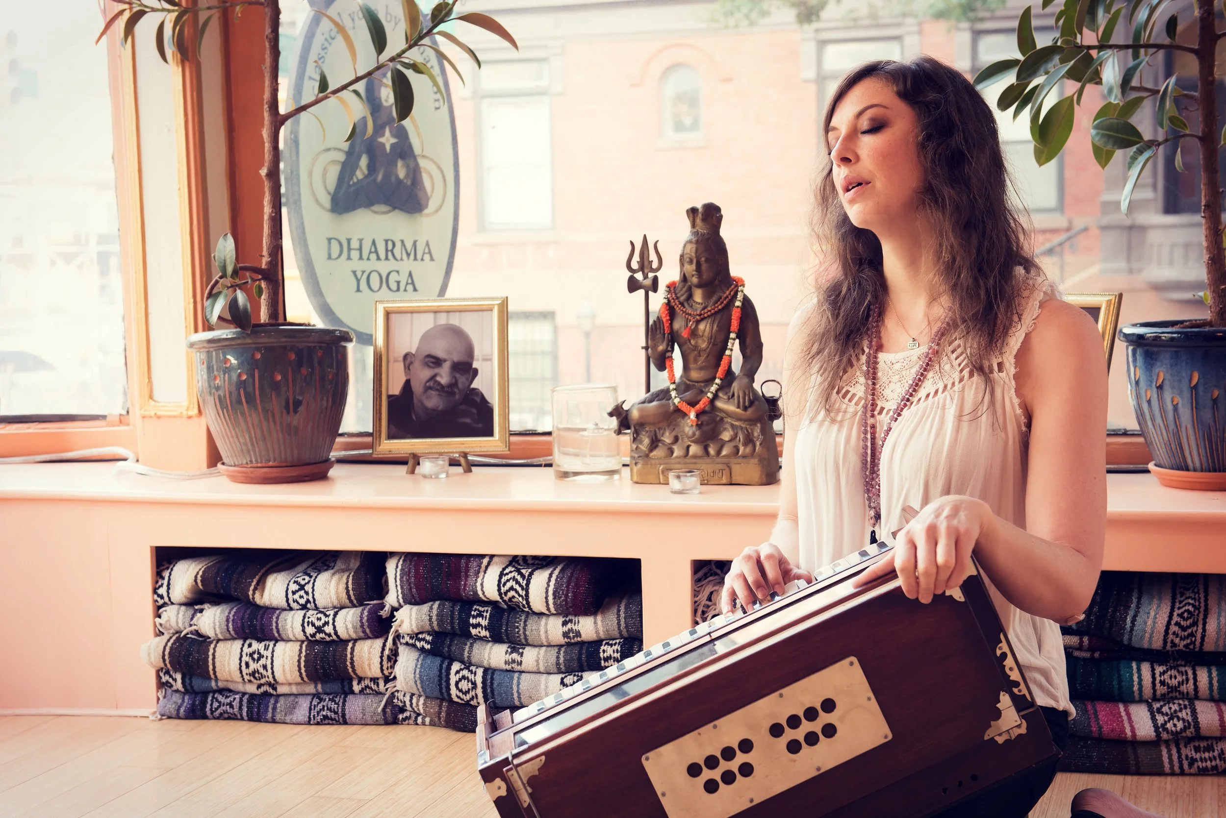 LilyKirtan3a.jpg