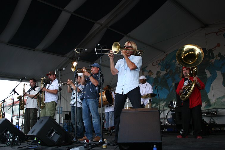 Nightcrawlers_Brass_Funk_Magnolia_Entertainment_New_Orleans_NOLA_Music_Booking_Talent_Agency_trombone_trumpet_saxophone_sax_tuba_drums