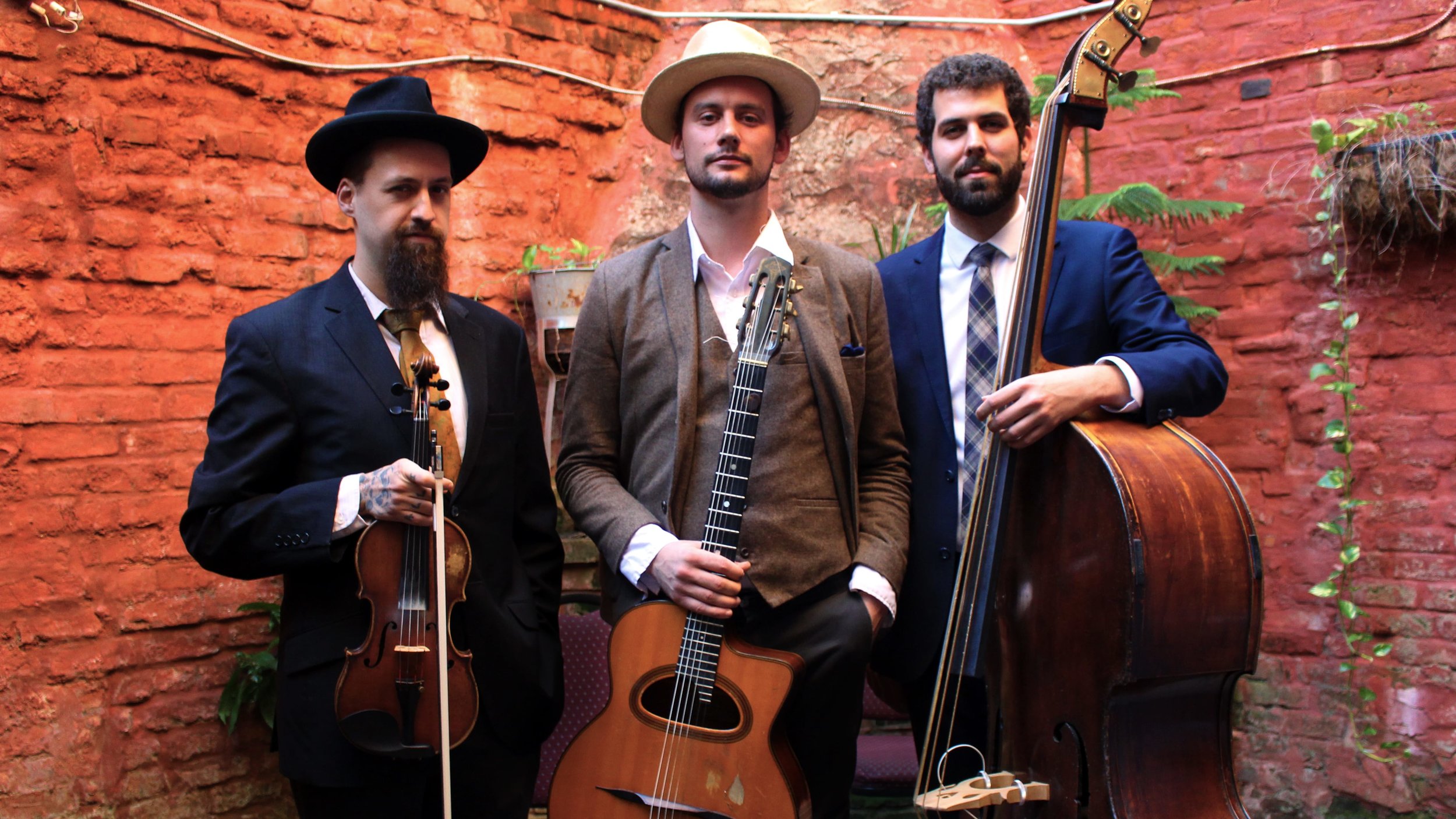 Showarama_Gypsy_Jazz_Magnolia_Entertainment_New_Orleans_NOLA_Music_Booking_Talent_Agency_guitar_Django_Reinhardt_Stephan_Grapelli_Russell_Welch