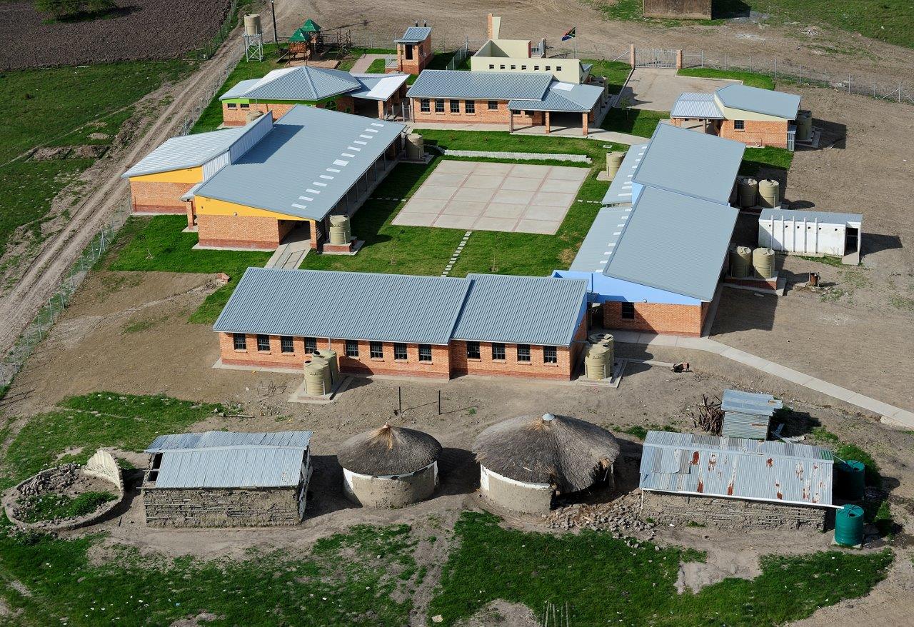 04Complete Mphathiswa School _Courtyard Typology.jpg