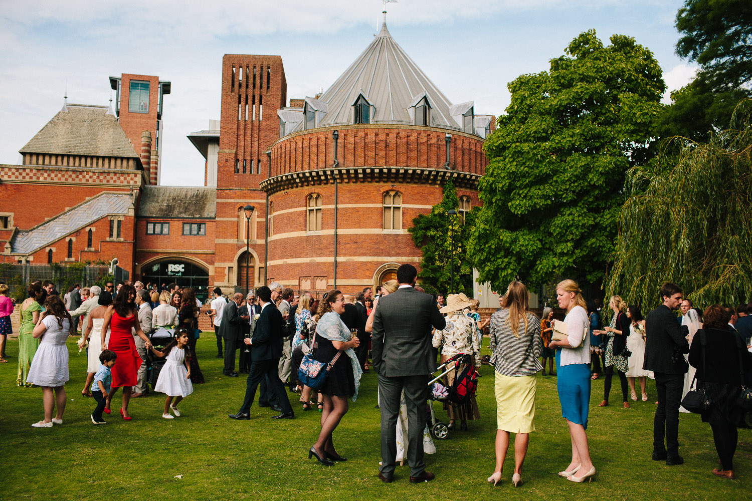 stratford_upon_avon_warwickshire_wedding_photography_theatre-35.jpg