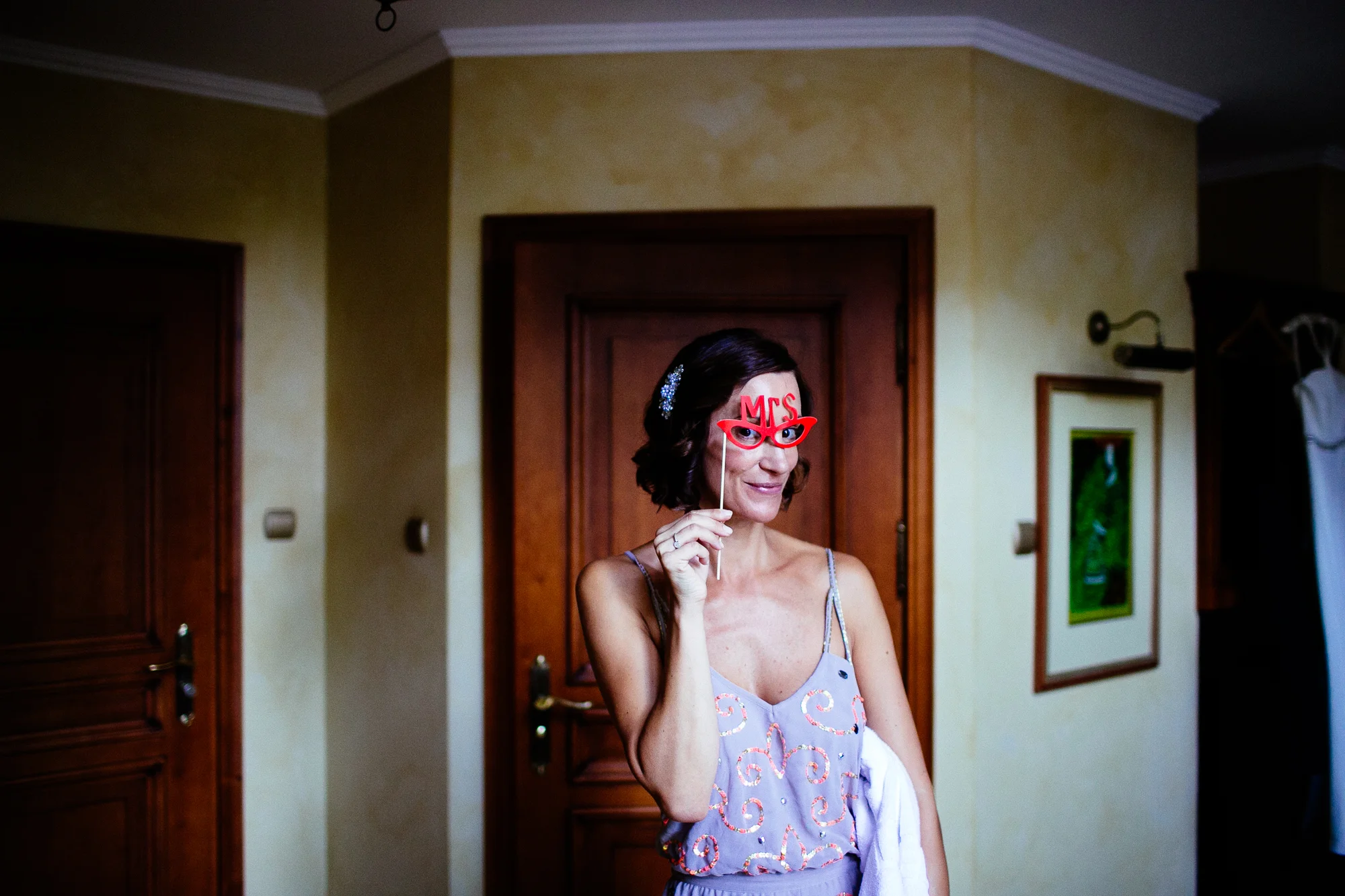 beautiful bride mrs glasses wedding prop photography