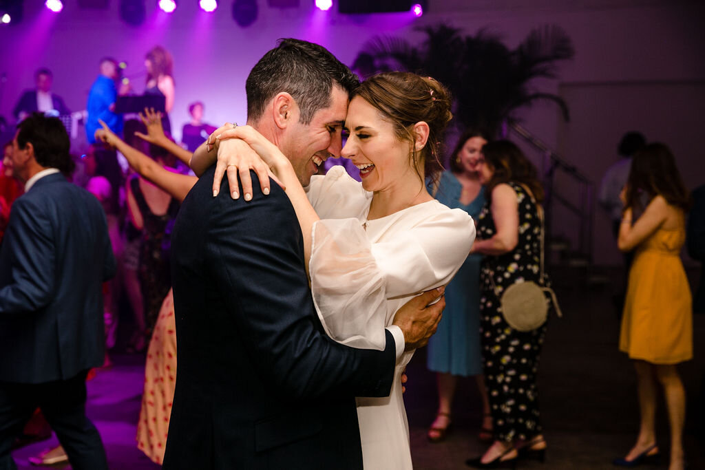 wedding photography at oval space first dance