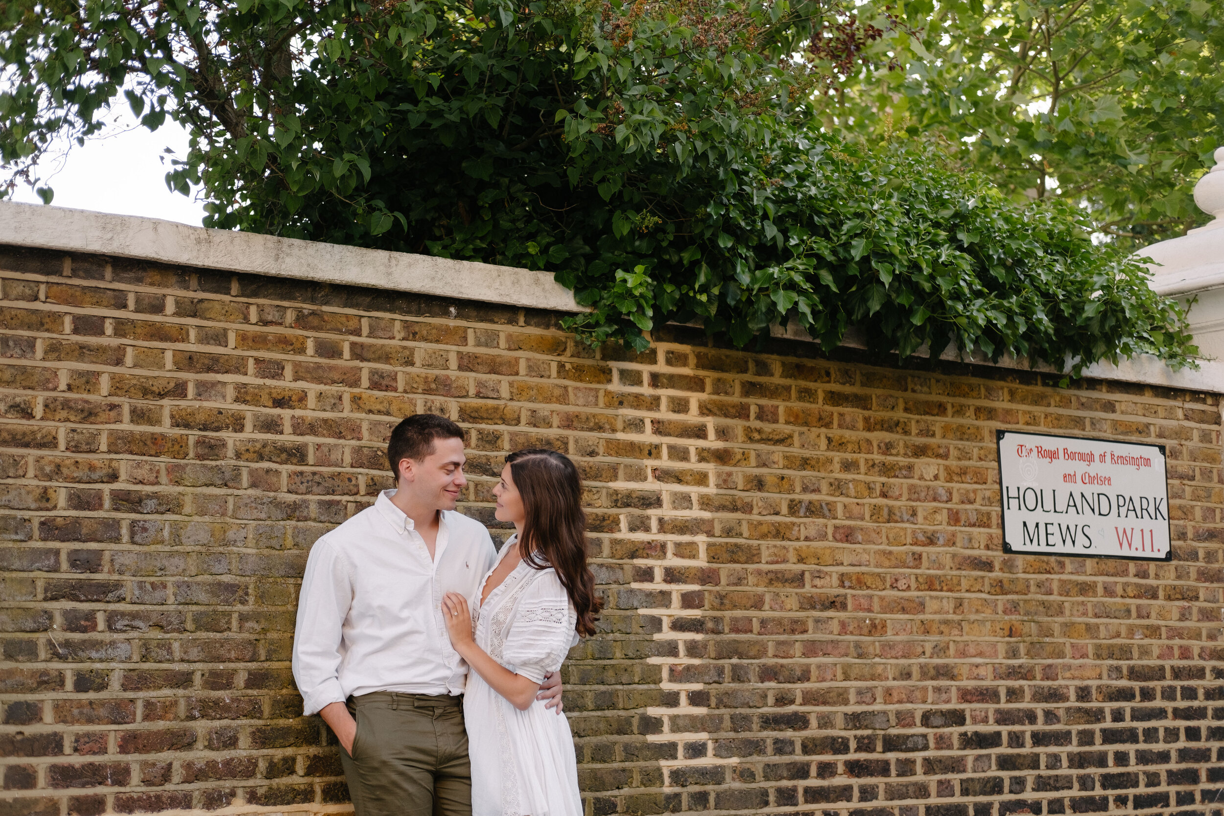 Holland Park mews couple leaning against the wall