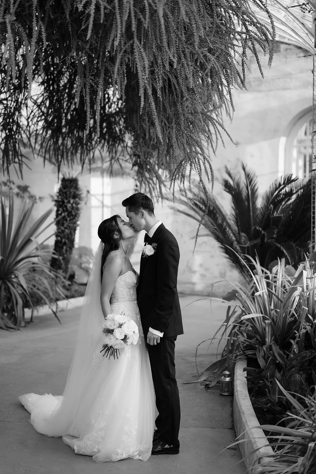 syon-park-bride-groom-portraits 81.JPG