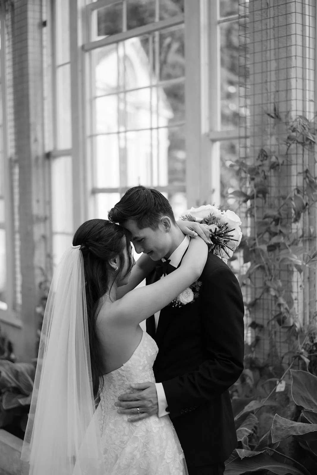 syon-park-bride-groom-portraits 82.JPG