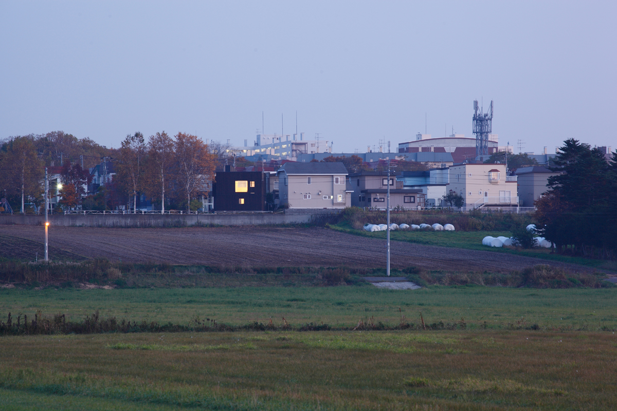 09_9688low.jpg