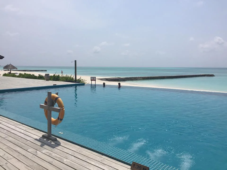 invite-to-paradise-sri-lanka-and-maldives-specialists-travel-agent-tour-operator-customer-review--feedback-joel-rhian-atmopshere-kanifushi-pool-1.jpg