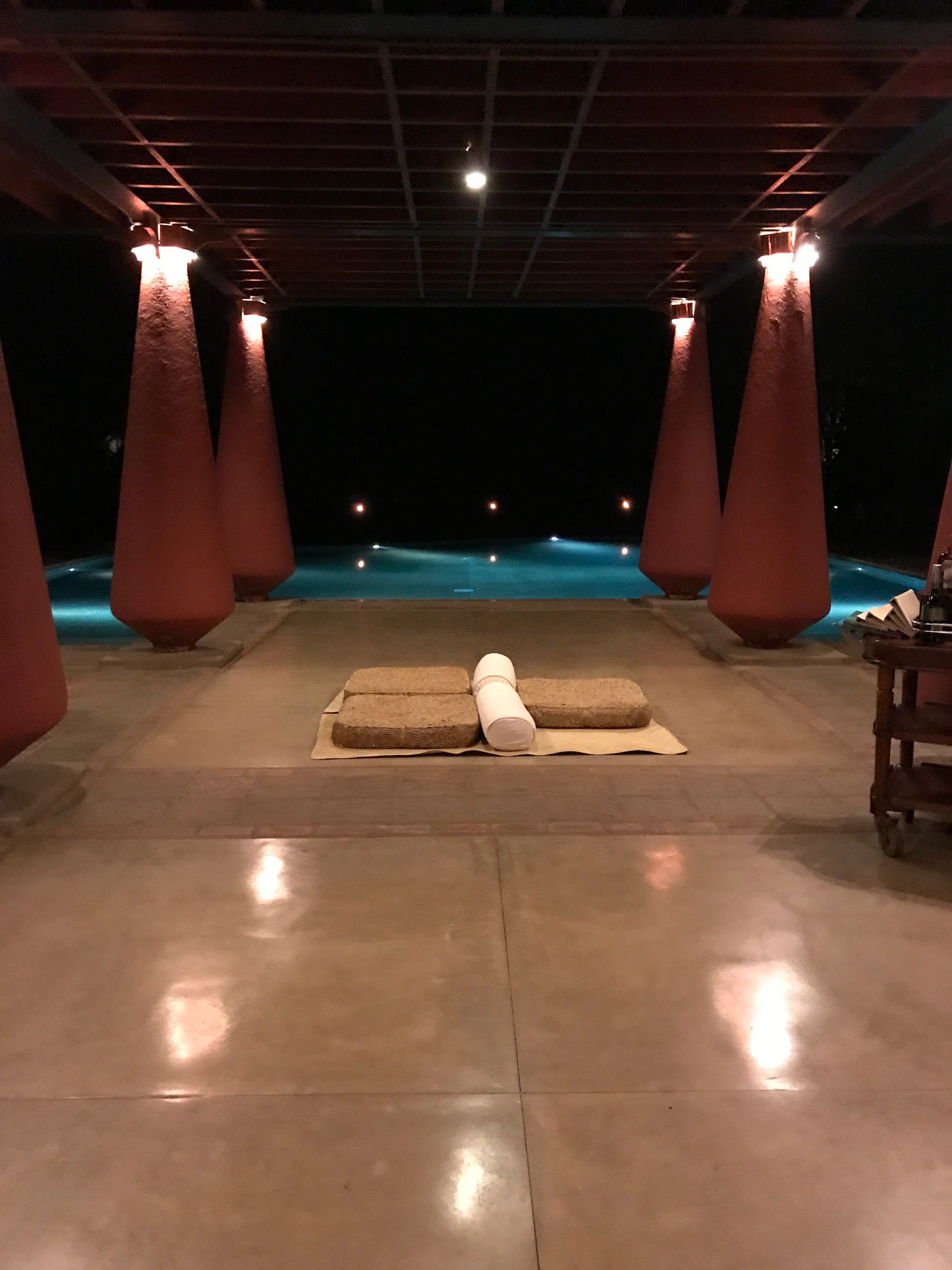 invite-to-paradise-maldives-sri-lanka-specialists-experts-travel-agent-tour-operator-customer-feedback-lucas-emily-fenning-elephant-orphanage-vil-uyana-pool.jpg