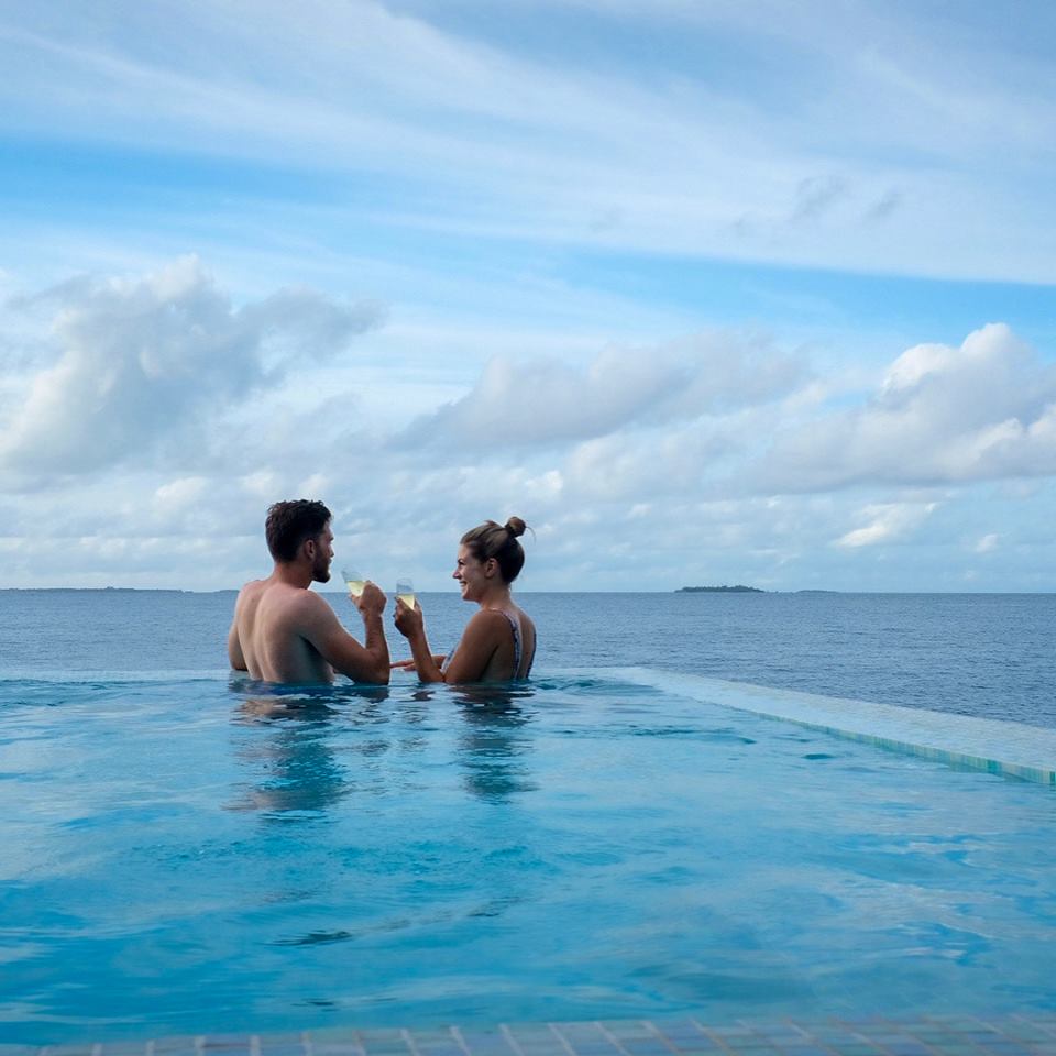 invite-to-paradise-sri-lanka-maldives-holiday-honeymoon-specialists-customer-feedback-matthew-hannah-fordham-pool-1.jpg