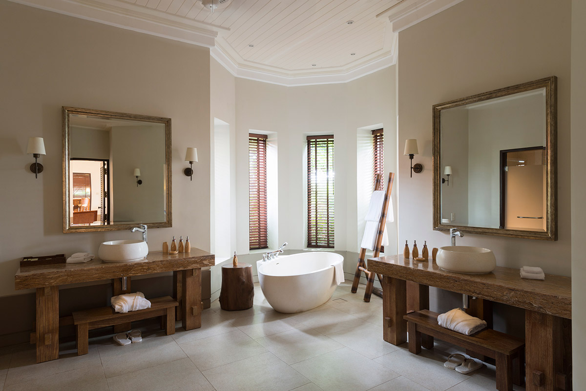invite-to-paradise-sri-lanka-specialists-experts-travel-agent-tour-operator-cape-weligama-ocean-view-pool-villa-bathroom.jpg