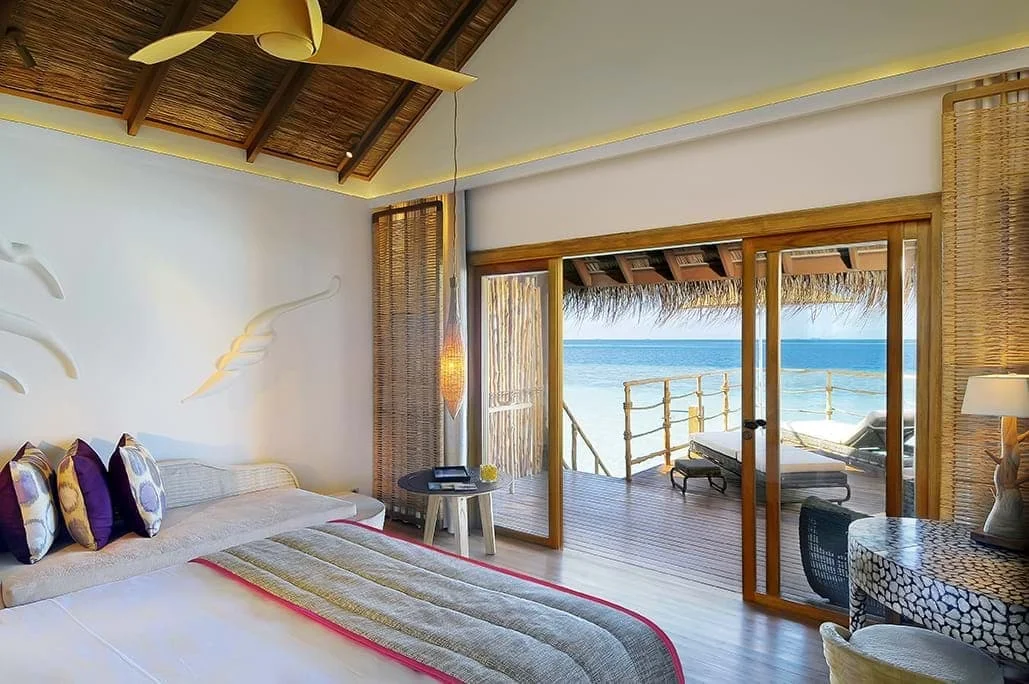 maldives-constance-moofushi-specialists-experts-travel-agent-tour-operator-invite-to-paradise-water-villa-4.jpg