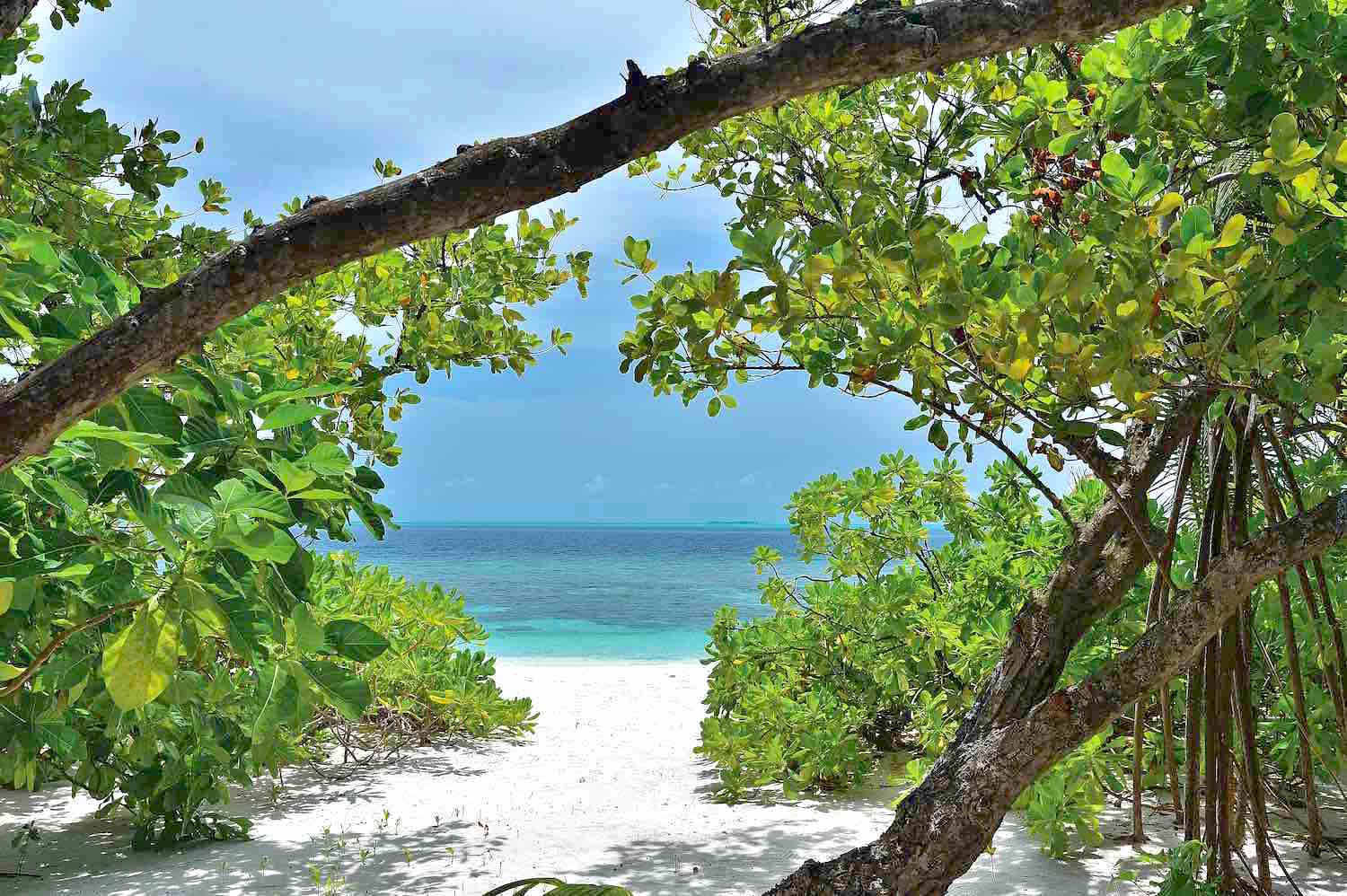 maldives-oblu-by-atmosphere-at-helengeli-beach-view-holiday-honeymoon-vacation-invite-to-paradise.jpg