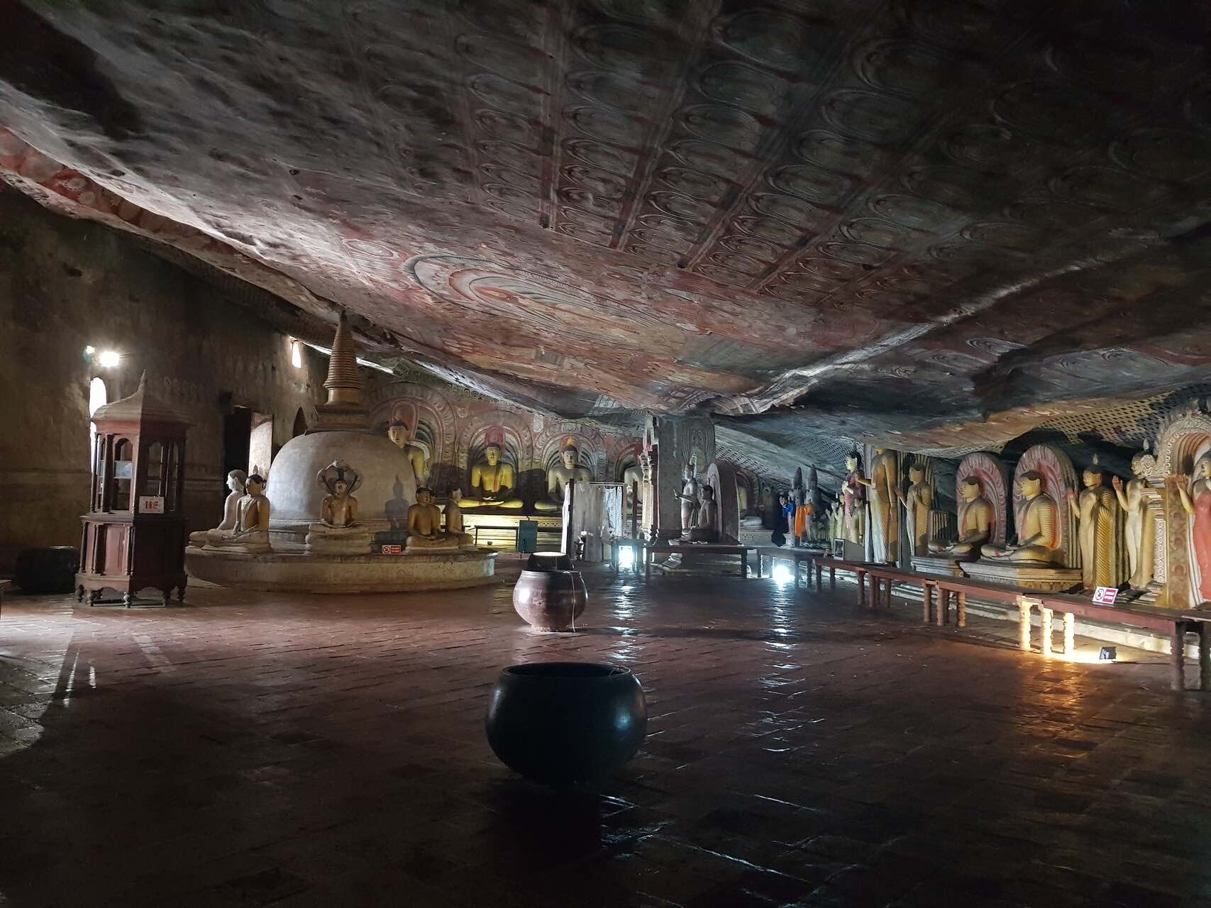 sri-lanka-dambulla-cave-temple-inside-holiday-review-feedback-invite-to-paradise-quentin-kate-hulm.jpg