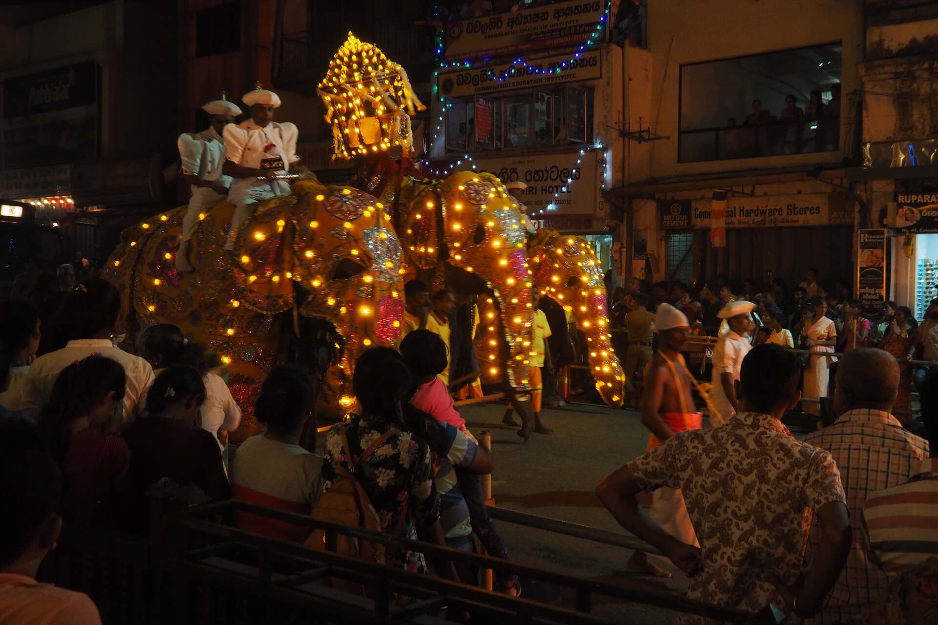 sri-lanka-kandy-perahera-elephant-festival-holiday-review-feedback-invite-to-paradise-quentin-kate-hulm.jpg