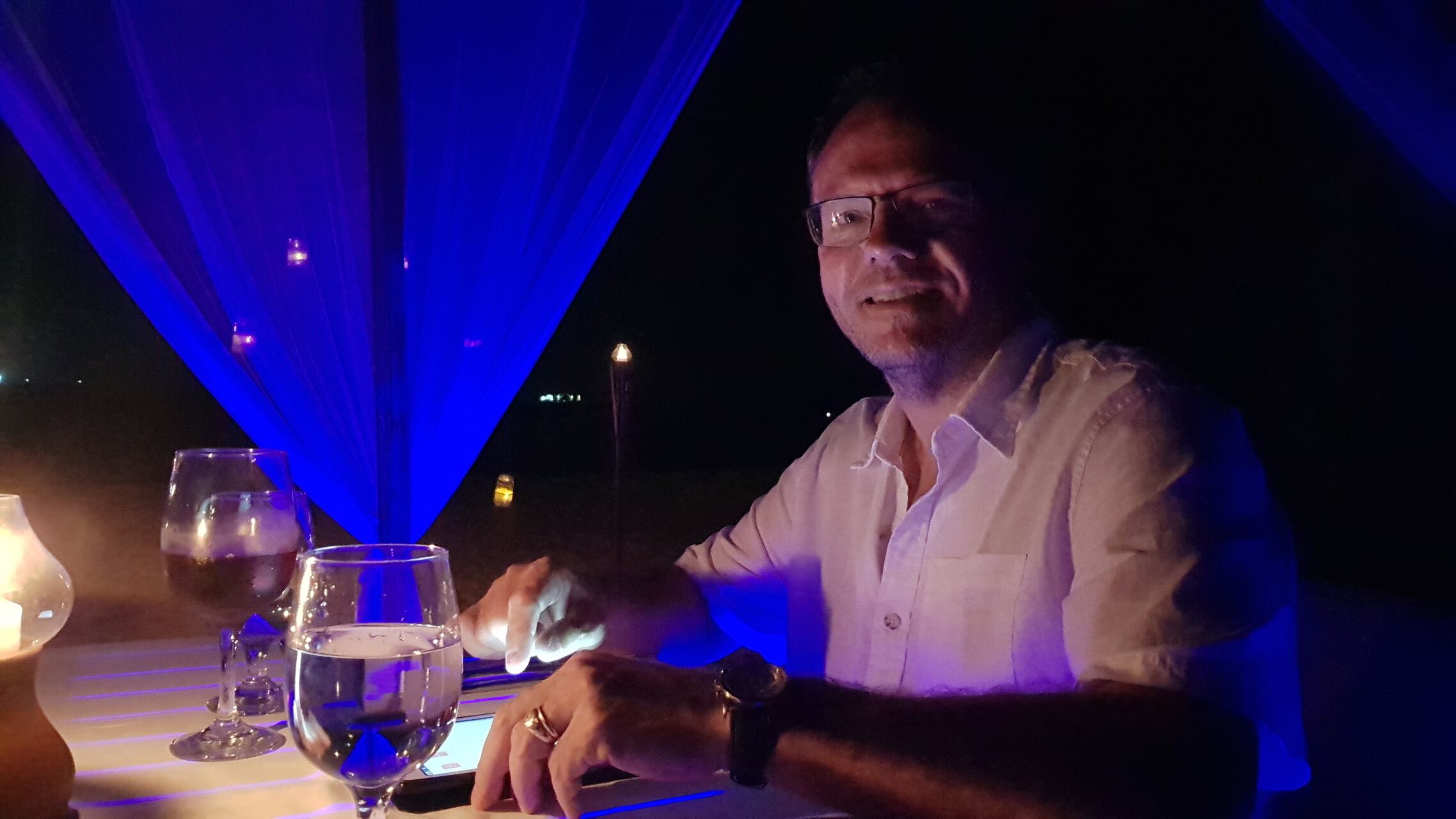 maldives-oblu-by-atmosphere-at-helengeli-dinner-holiday-review-feedback-invite-to-paradise-quentin-kate-hulm.jpg