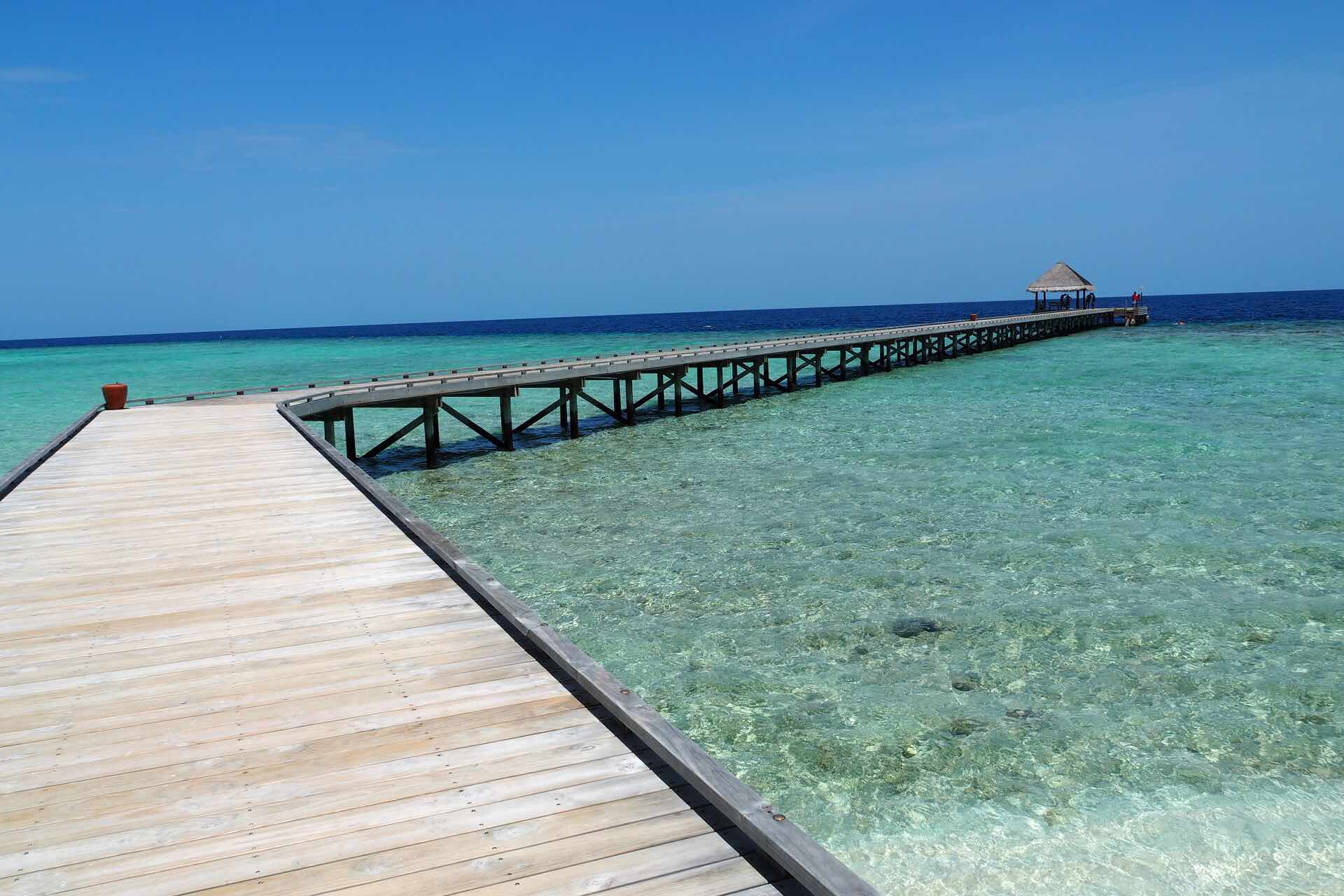 maldives-oblu-by-atmosphere-at-helengeli-jetty-holiday-review-feedback-invite-to-paradise-quentin-kate-hulm.jpg