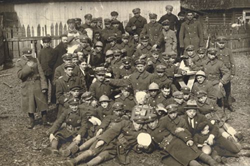 Photo: Jewish soldiers in Polish Army with matzoth received from JDC. Suwalki, Poland. 1916-1918. JDC Archives
