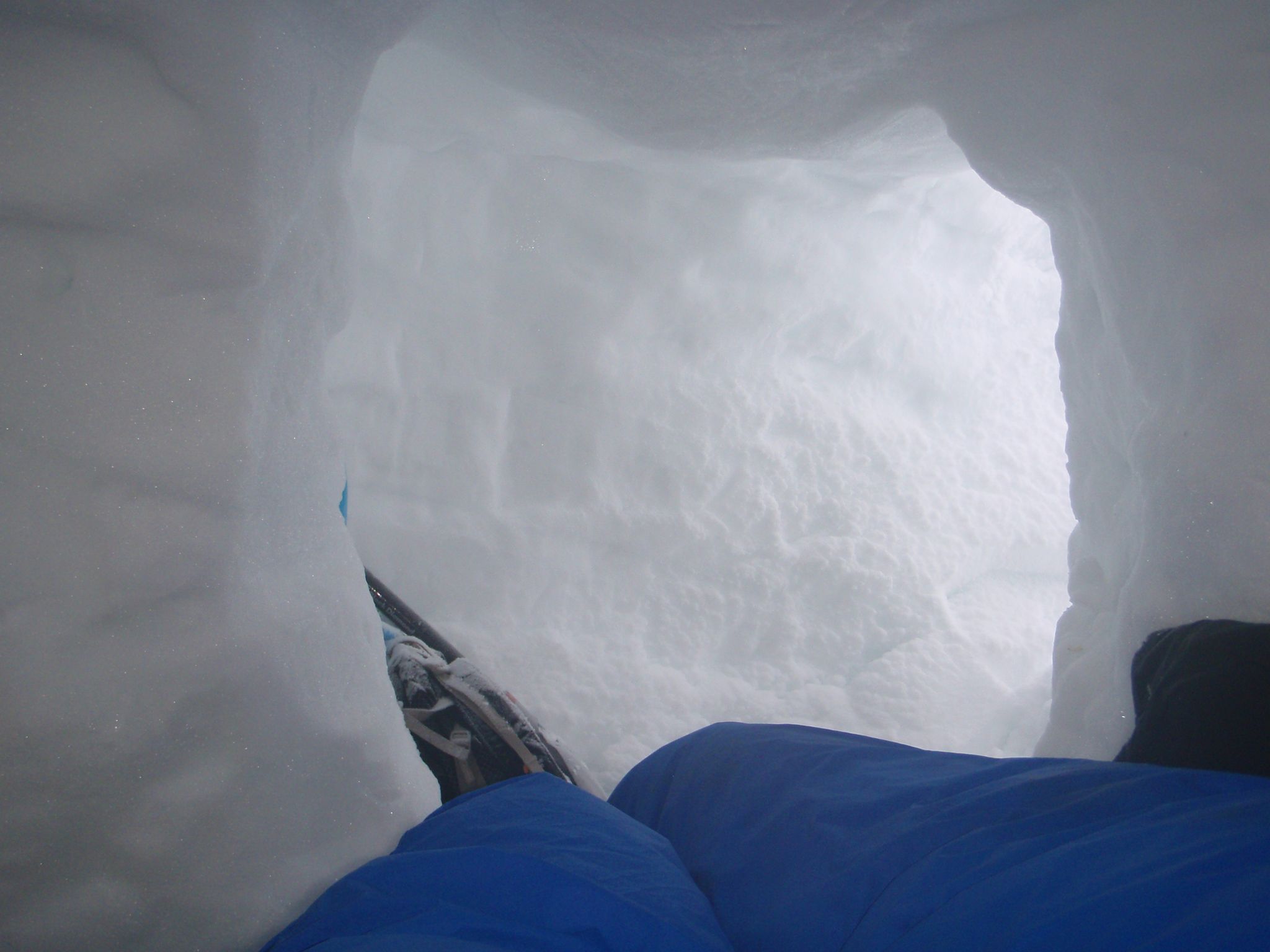 Snow holing 06 rs.jpeg