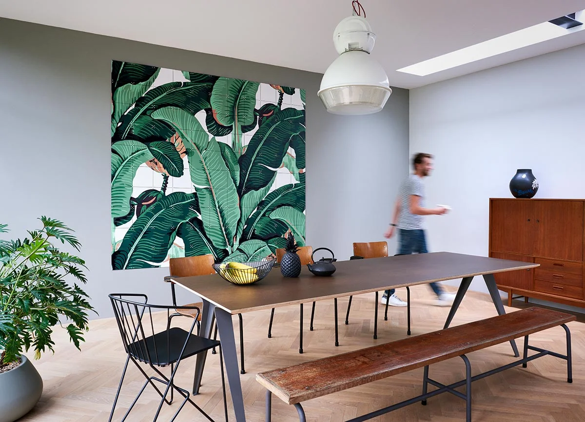 Banana Leaf wallpaper of the iconic Beverly Hills Hotel California