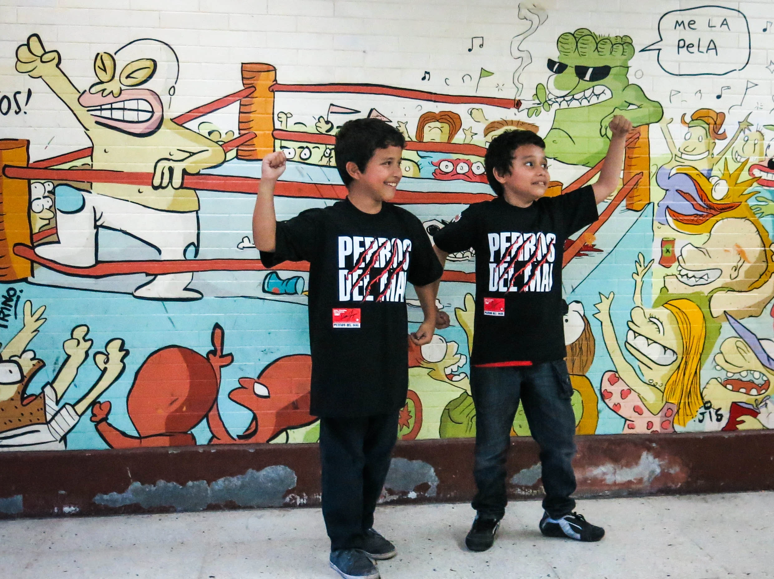  Young wrestling fans. 