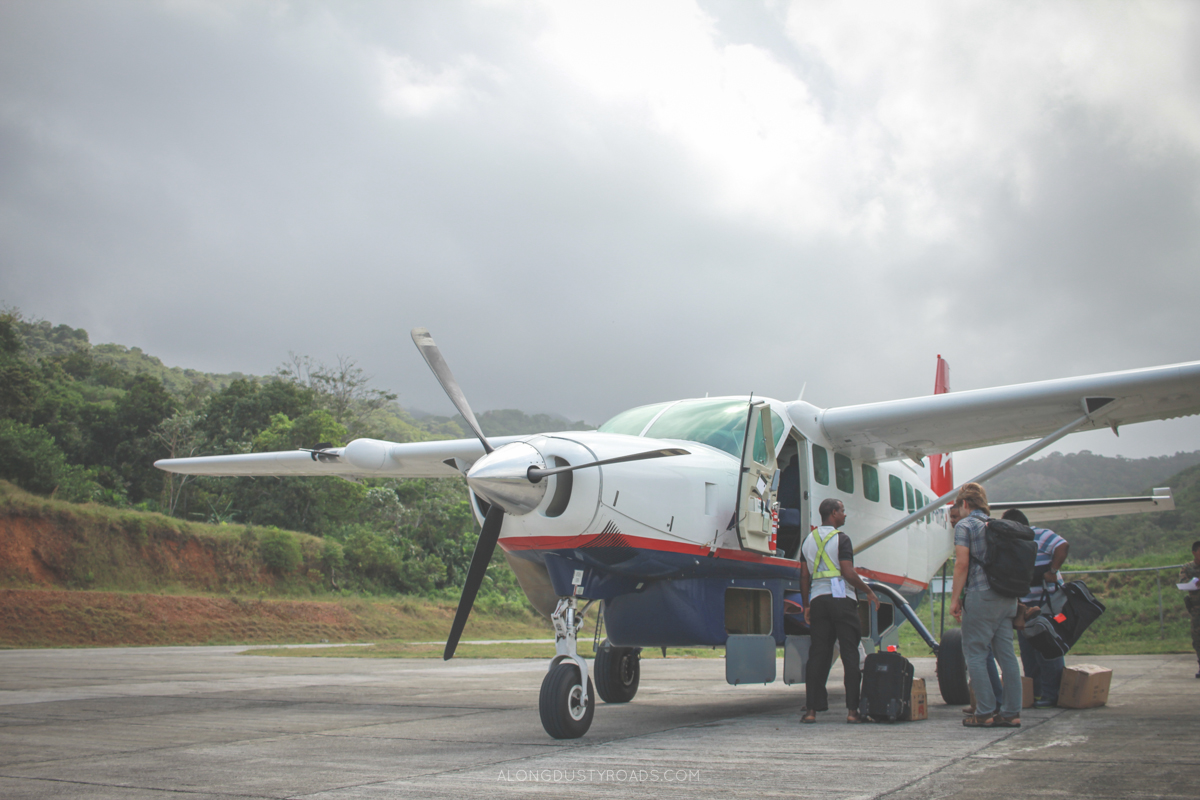 Unloading the plane in Puerto Obaldia