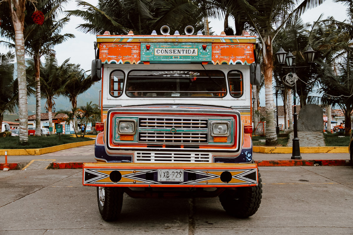 彩色货车-如何到达哥伦比亚萨伦托