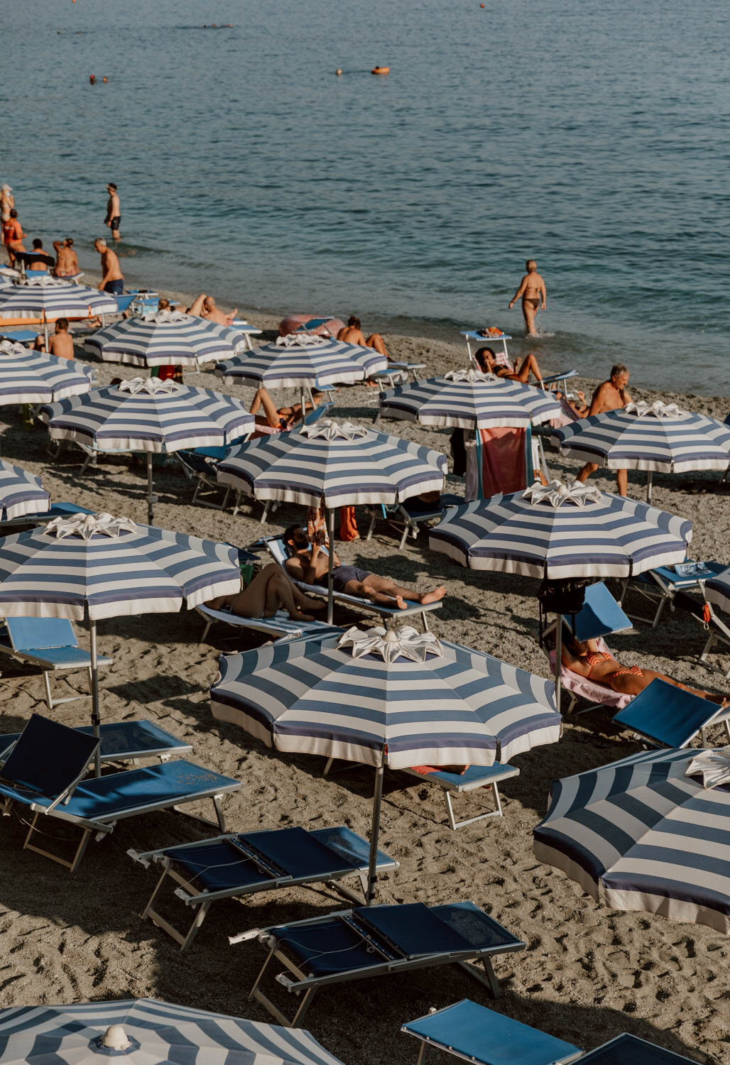 Blue and white parasols on Fegina beach - Monterosso