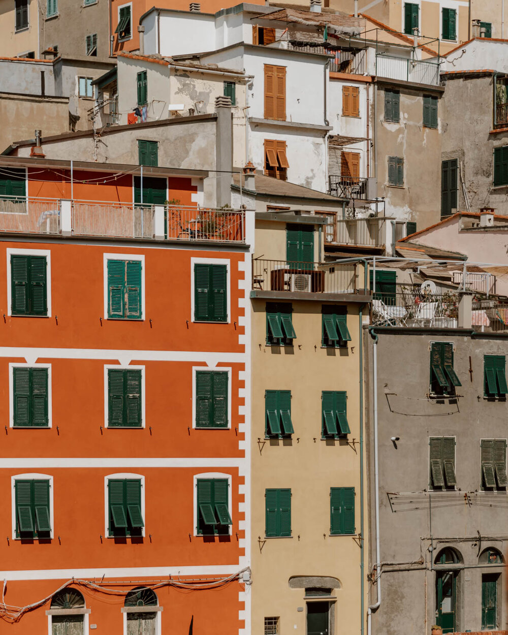 colourful painted building cinque terre