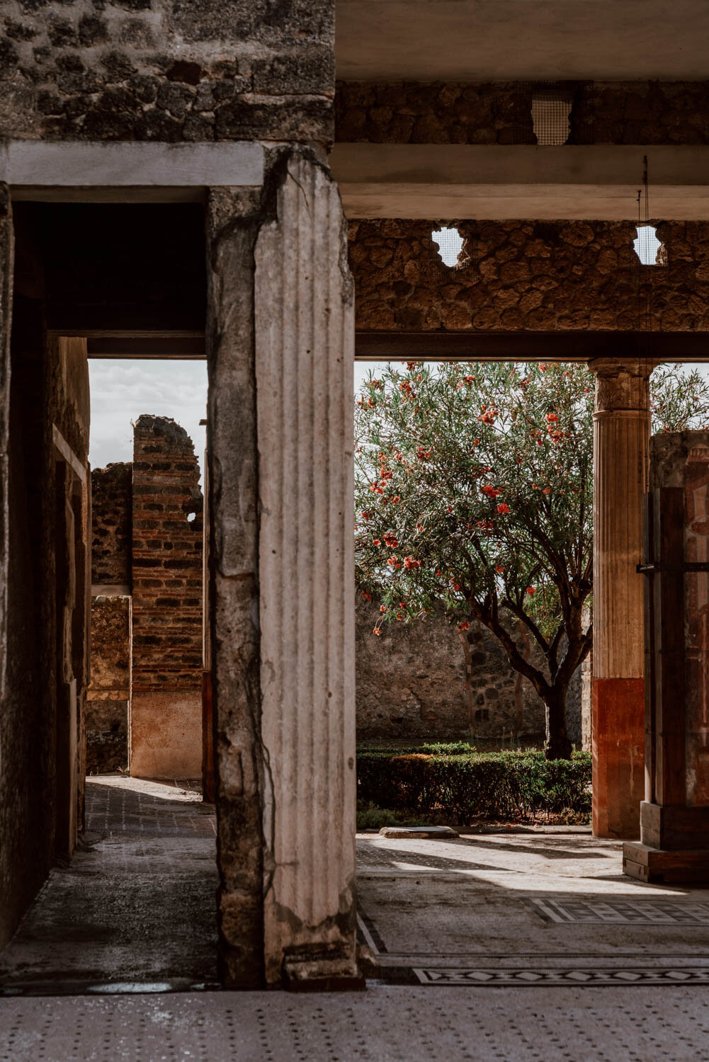 inside a roman house in pompeii