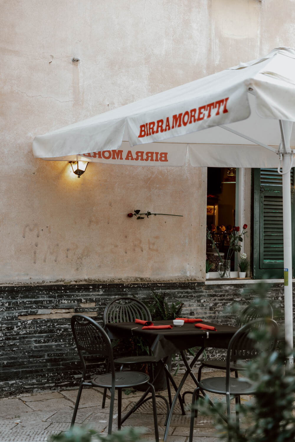 outdoor restaurant table with bira moretti umbrella