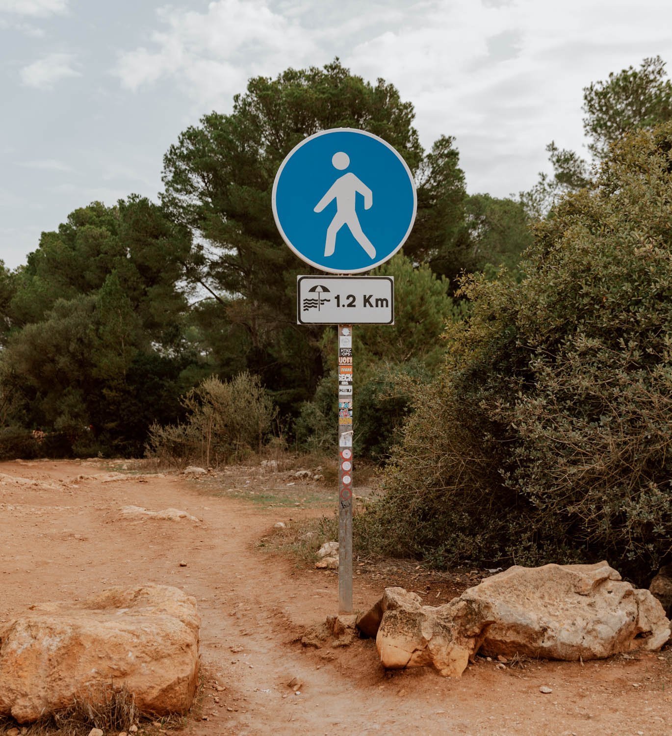 sign-trail-cala-mitjana