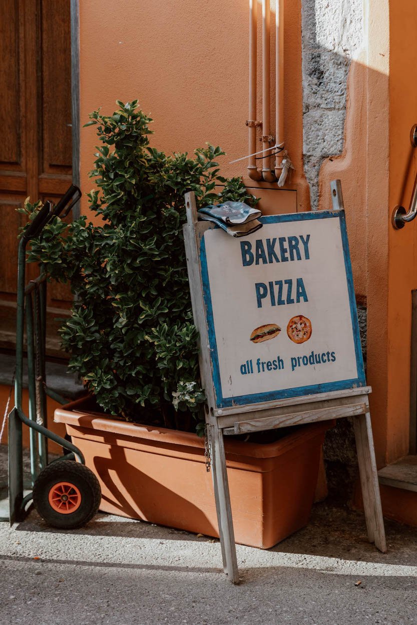 bakery and pizza sign