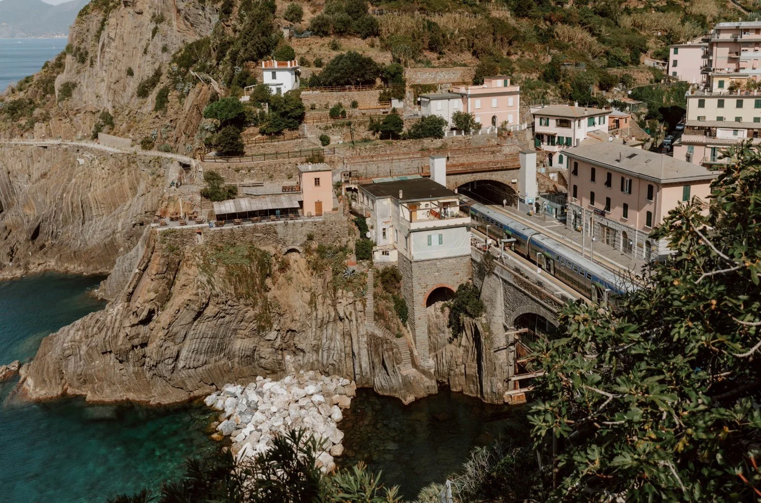 Pisa to airport transfer info for 6.50 euros, image size:1500x992