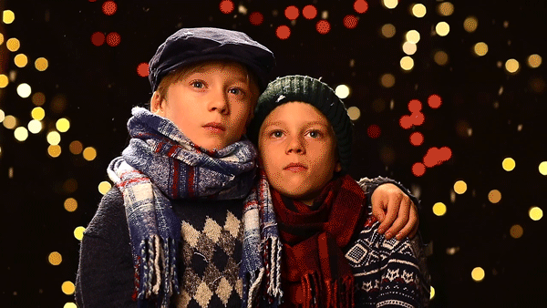 4568_MomHolidayTest-111418_1153-cine02.gif