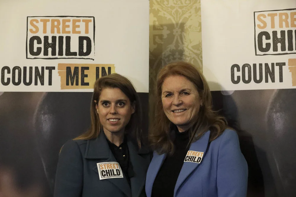 Duchess+&+Princess+Beatrice+SC+banners+HOL+19.1.19.jpg