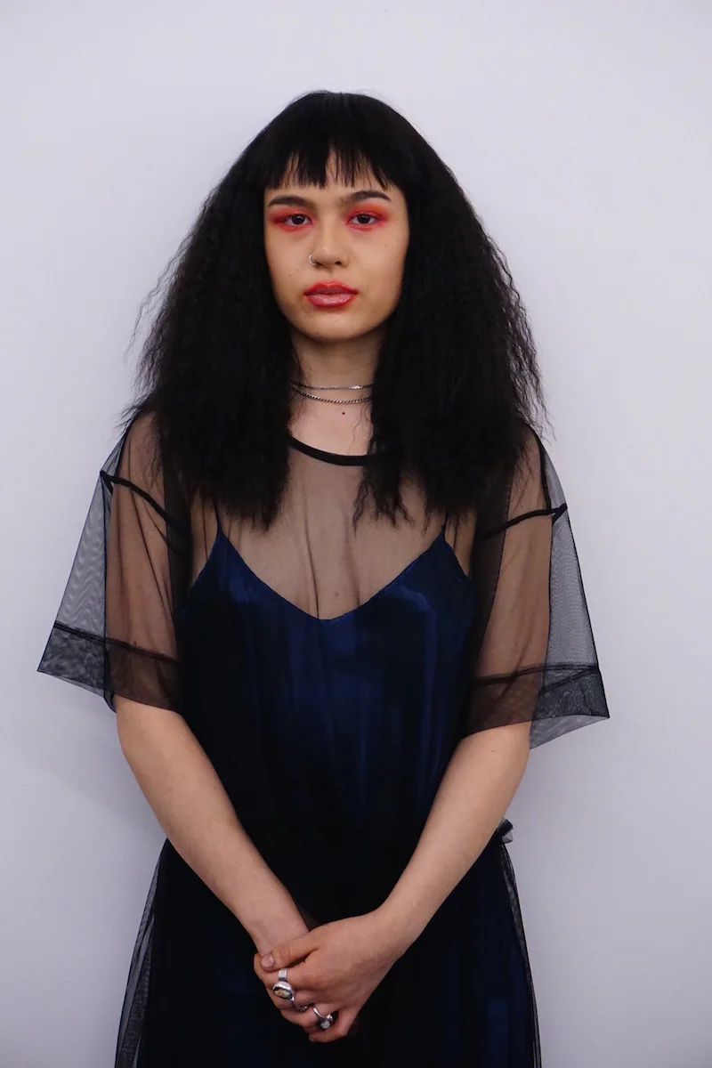 Graduation model featuring texture expansion 