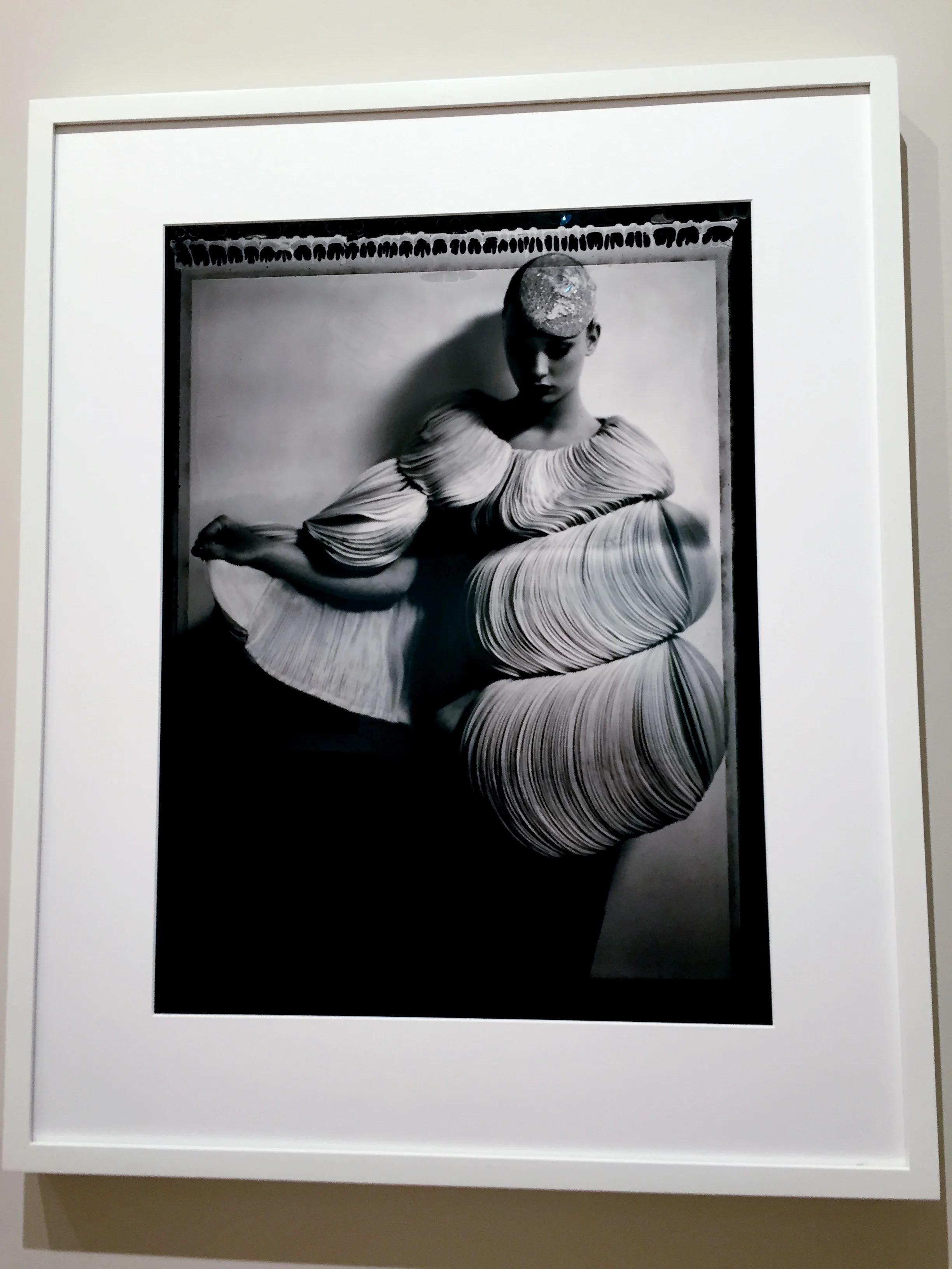 Cathleen Naundorf, Valentino en Rose, Valentino – Haute Couture Winter 2007 - N°59, 2007, Gelatin silver print, 24 x 20 inches (60 x 50 cm)