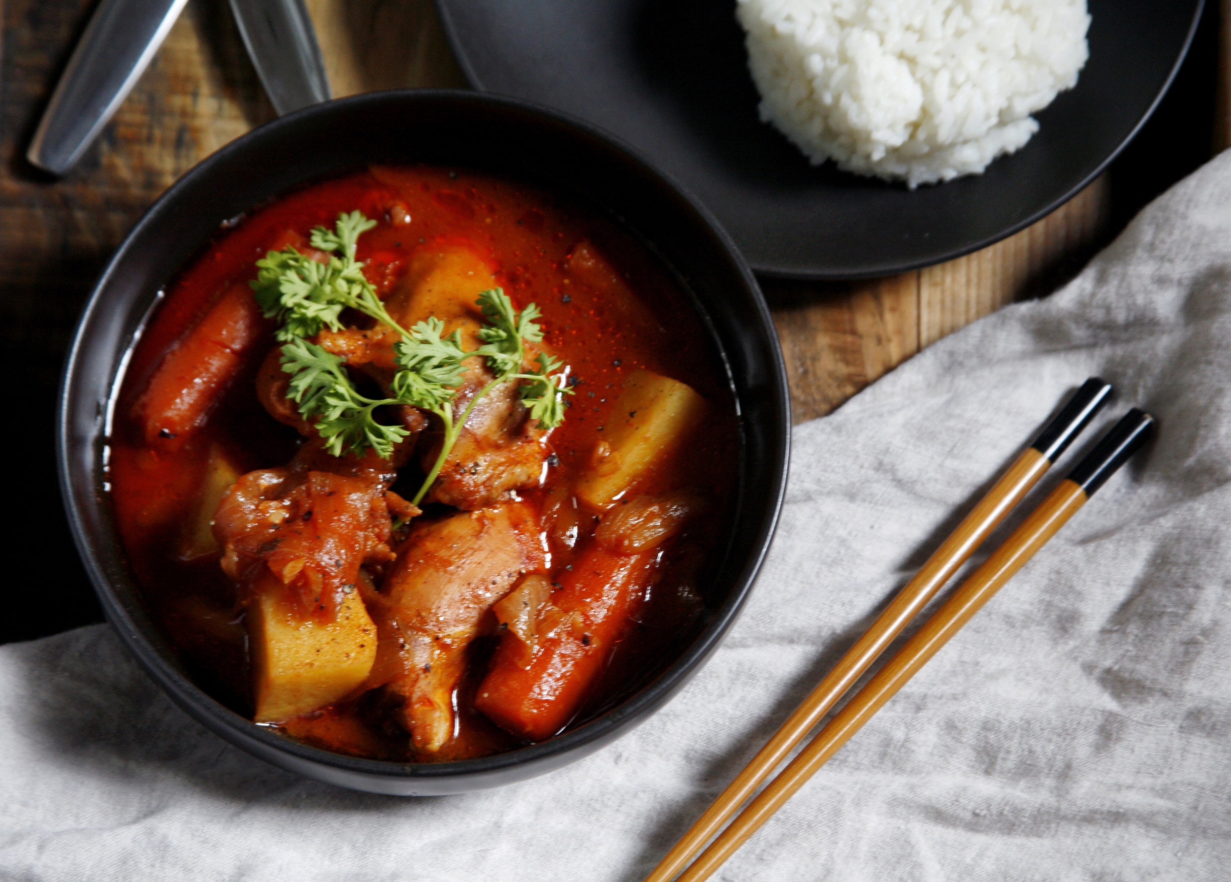 Daktoritang 닭도리탕 (Korean Spicy Chicken Stew) Photos © Suzanne Spiegoski