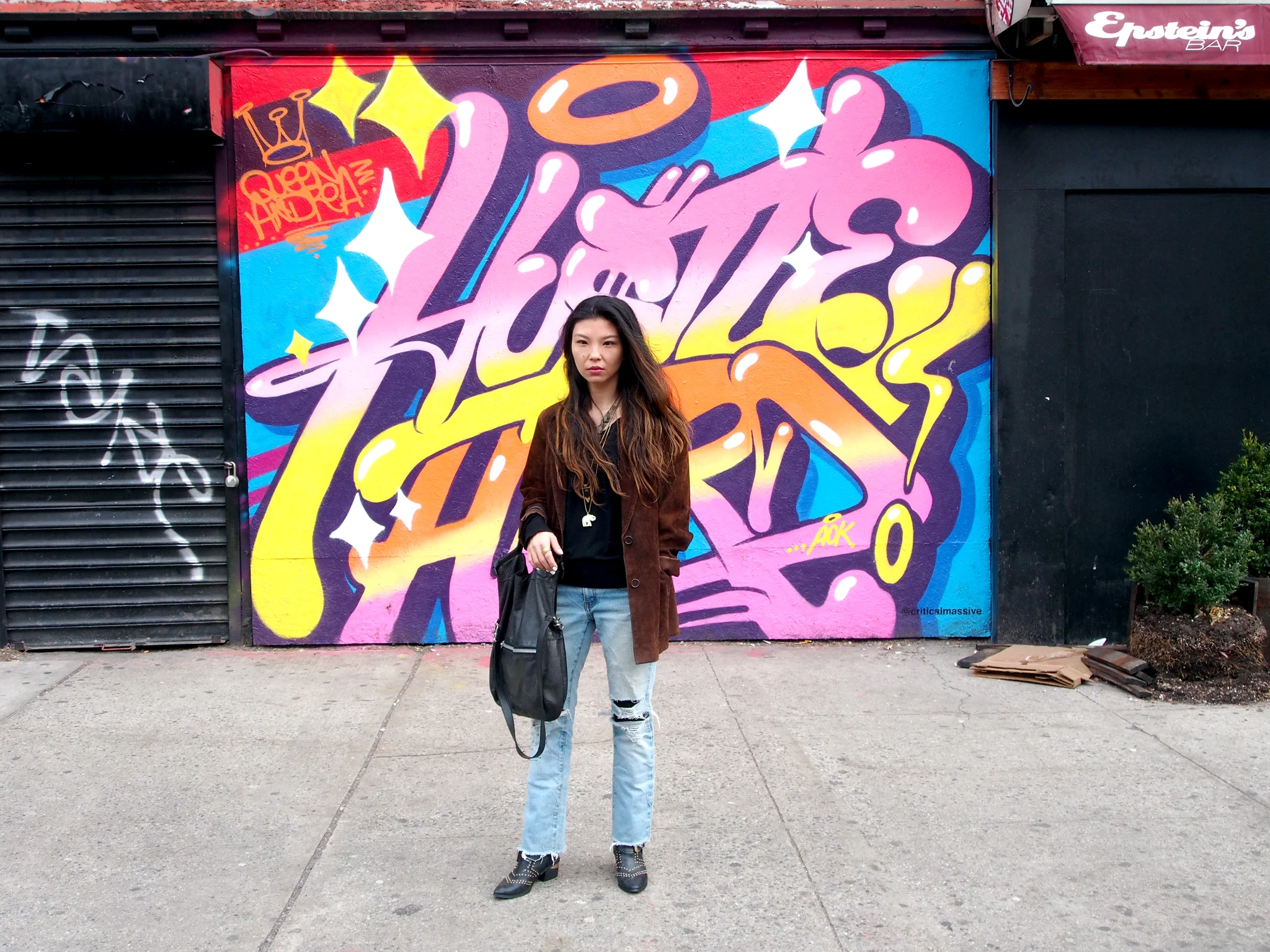 HUSTLE HARD. Graffiti created by Queen Andrea with Critical Massive and Outlaw Arts .