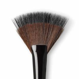 Laura Mercier fan powder brush