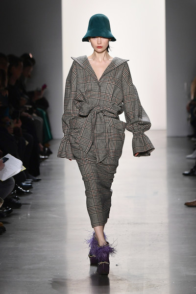 Son+Jung+Wan+Runway+February+2019+New+York+u159qN-AEozl.jpg