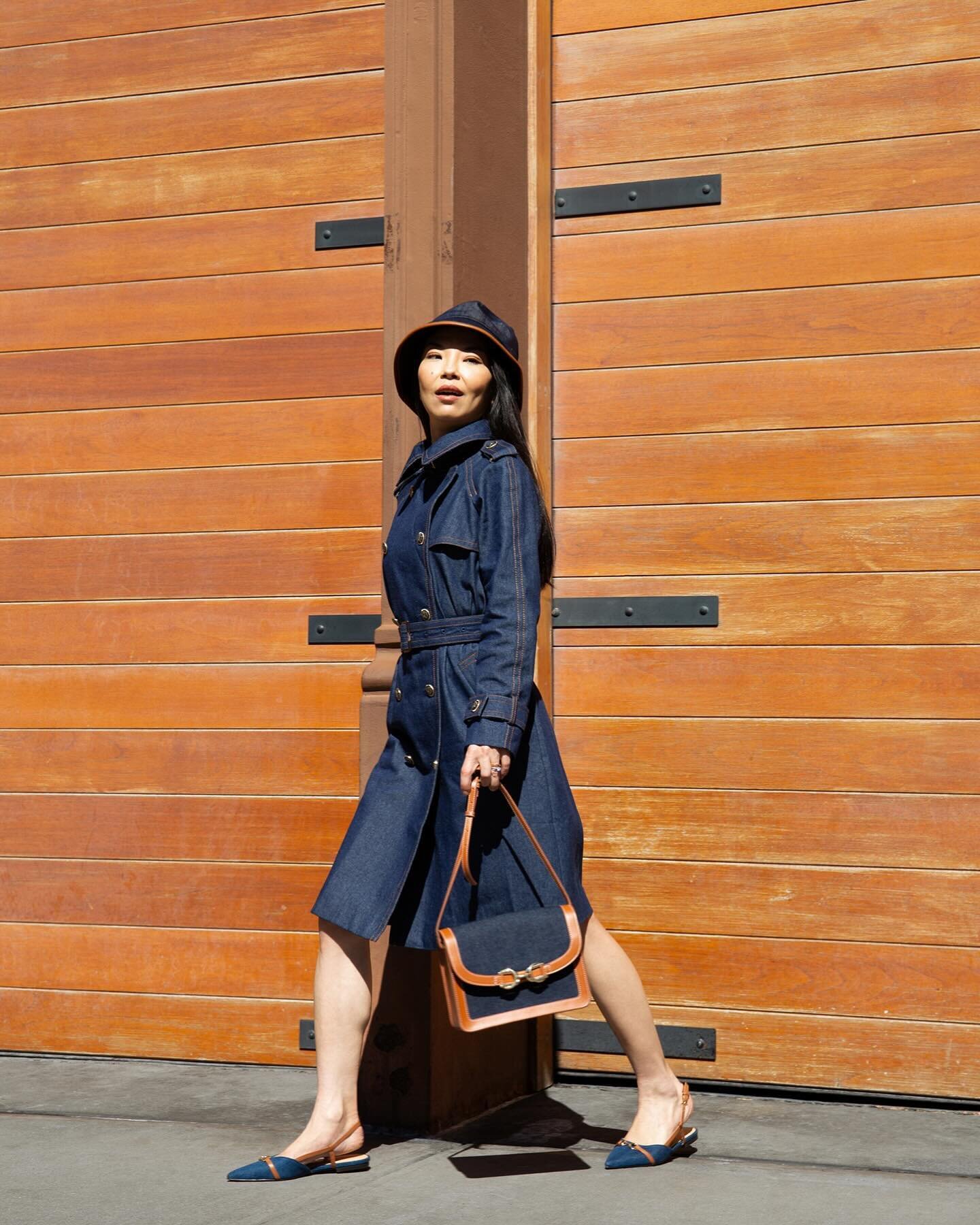 You know you love me 💋 xoxo 🥿🥿
Spotted in head to toe denim, channeling her inner #BlairWaldorf for @anntaylor

Shop the look on my @shop.Itk page and here: https://liketk.it/4ALQT

#ThisIsAnn #AnnTaylor #DenimOnDenim #trenchcoat #OutfitInspo