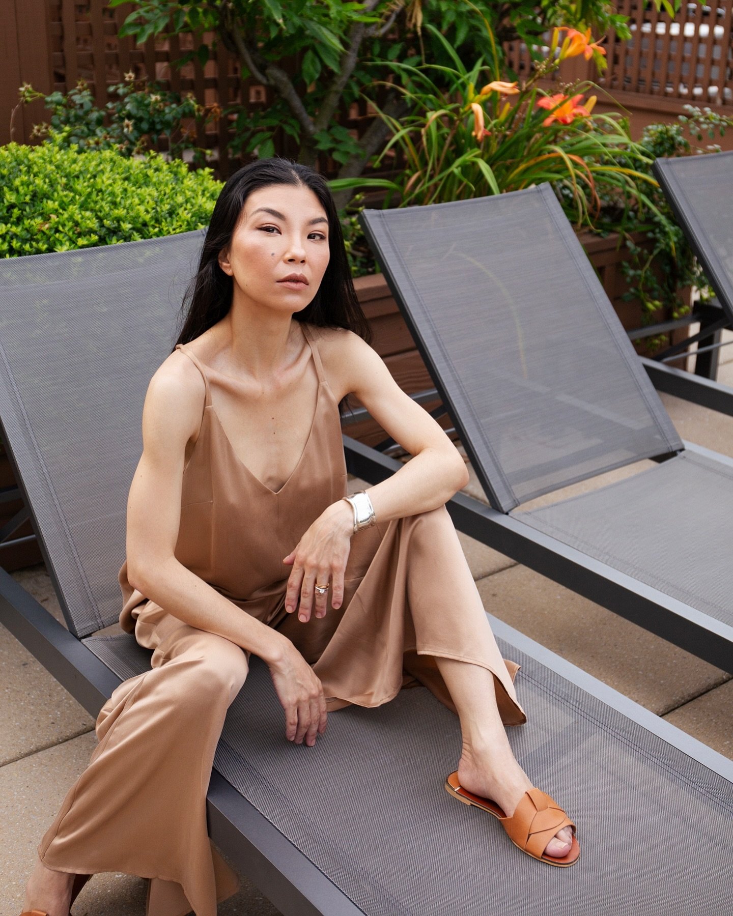 Let the long weekend begin! One of my favorite sleepwear lines that is both luxurious and laidback is @lunya. Get ready for the best pajamas of your life that feels as good in bed as it looks! With innovative fabrics and functional silhouettes design